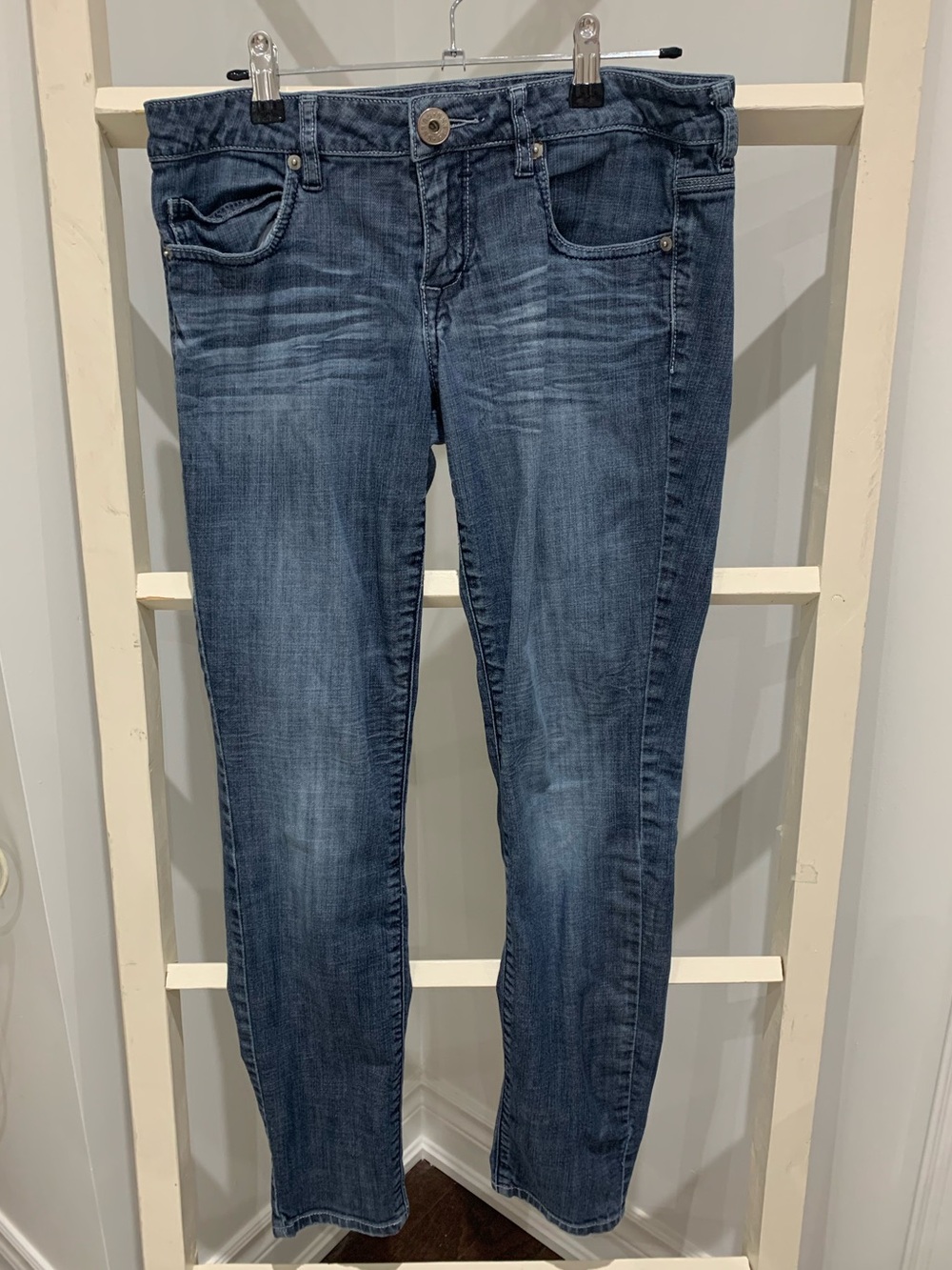 GUESS Power Ultra Skinny Jeans - Size 29 (Fits US 8) Dark Wash